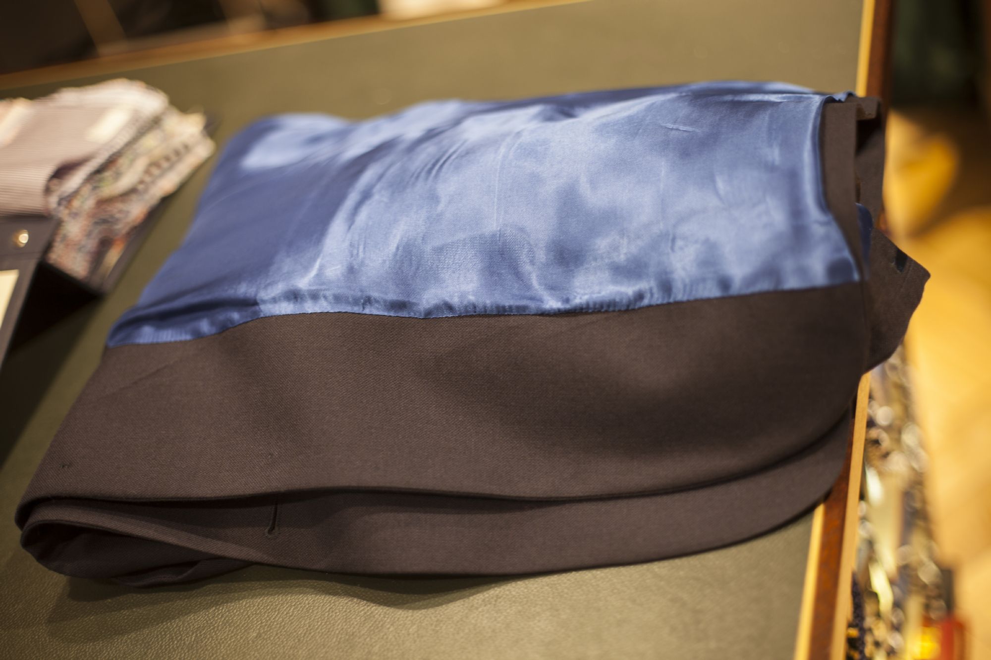 Comment plier une veste de costume pour les voyages d